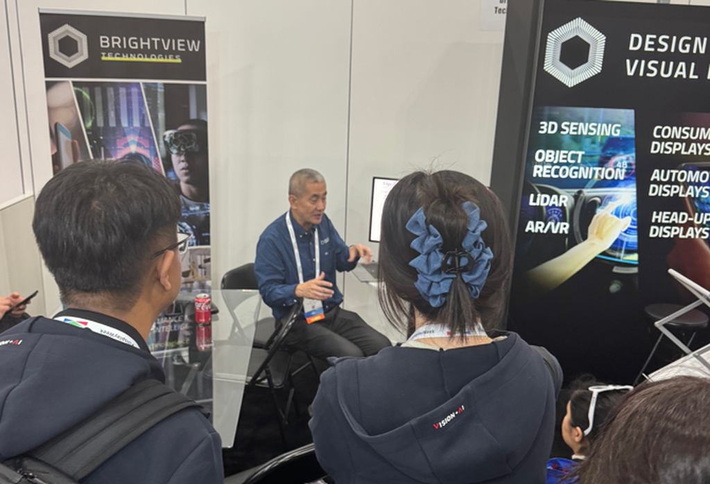 Dr. Shen presenting at Display Week 2026